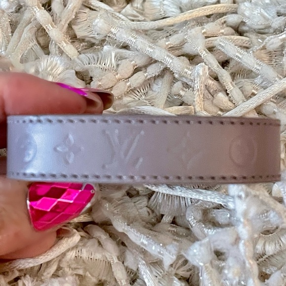 LOUIS VUITTON Leather Monogram Wish Bracelet W/dust bag⭐️Silver-tone hardware - Picture 8 of 11